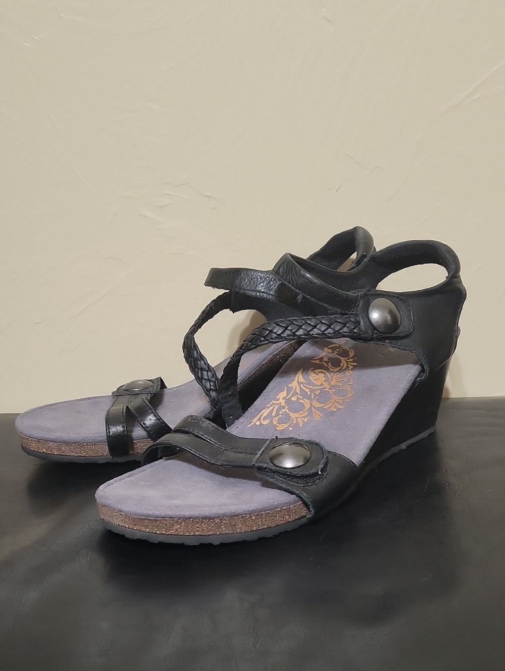 Aetrex Naya Black Leather sandals